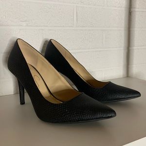 Super chic black snake print Jessica Simpson pumps